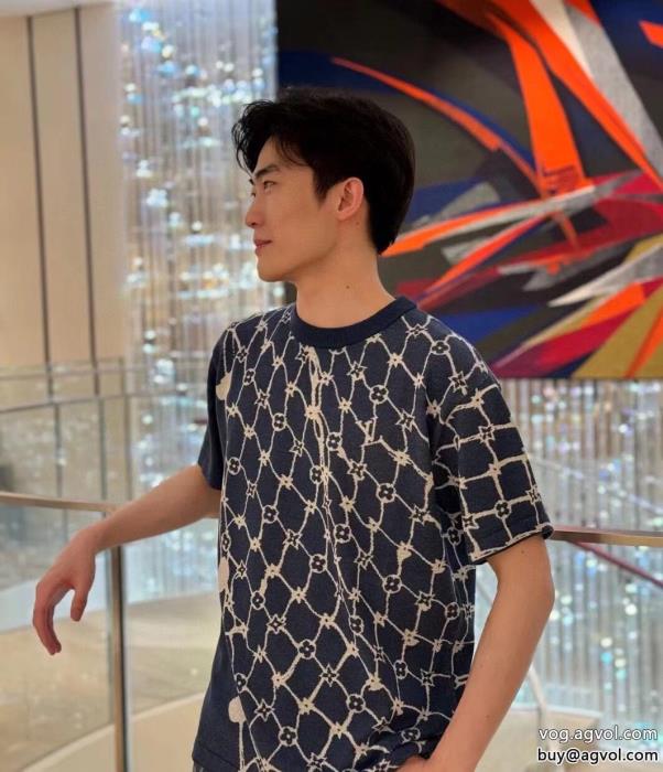 毎年爆発的人気即発送最新作2024 ブランド コピーLOUIS VUITTON半袖Tシャツ_0_4