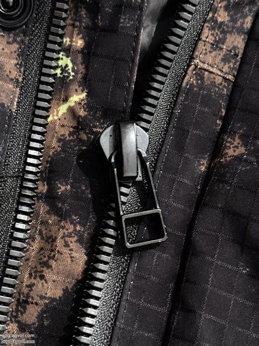 ダウンジャケット23新作セール洗練された印象コピー ブランド 販売FENDI_0_2