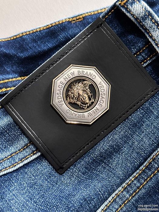 ジーンズコピー 商品 ブランド知的な雰囲気冬着物大注目国内完売数量限定VERSACE_0_2