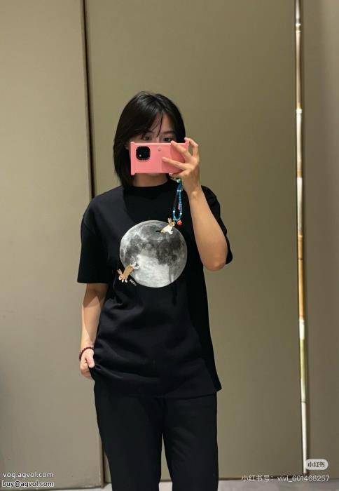 定番人気商品SS23カッコいい コピー ブランド半袖Tシャツロエベ_0_1