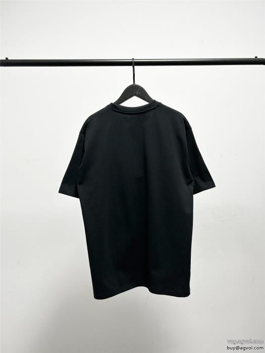 BURBERRY最高級ランク一気にトレンド感満載な着こなし偽 ブランド半袖Tシャツ_0_3