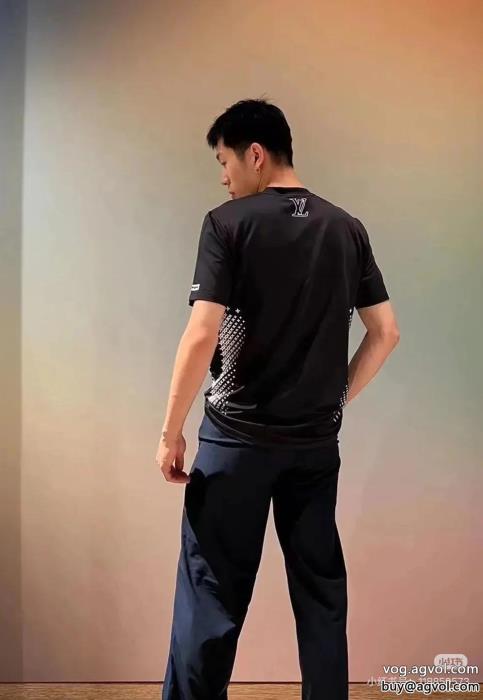半袖TシャツLOUIS VUITTONブランド 通販 激安秋冬を感じさせる知的な雰囲気冬着物_0_4