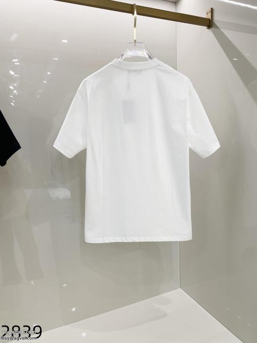半袖Tシャツファッション感が急上昇！快適な着心地PRADA偽物 ブランド 販売_0_0