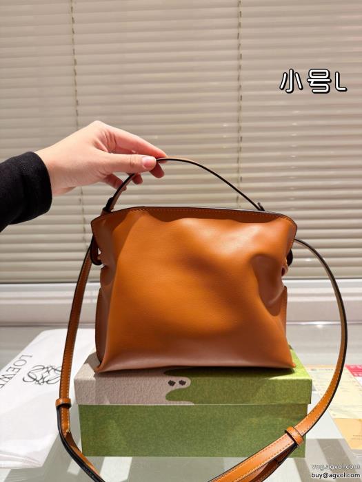 バッグLOEWEブランド 通販ゆったりシルエット流行の最前線_0_0