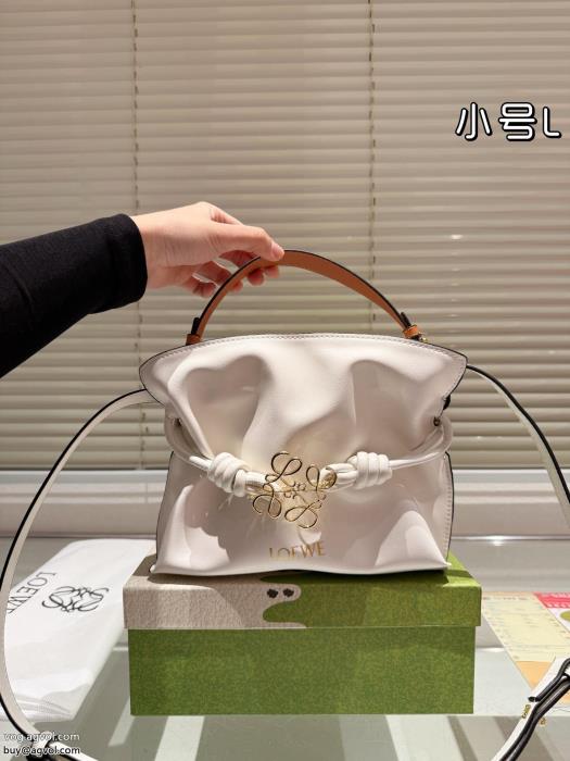 バッグLOEWEブランド 通販ゆったりシルエット流行の最前線_0_2