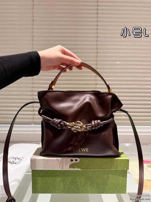 バッグLOEWEブランド 通販ゆったりシルエット流行の最前線_0_3