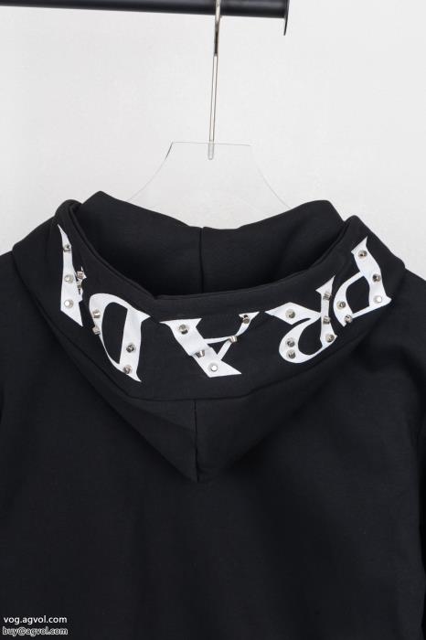 コートブランド 偽物 激安カジュアルに着こなし最新話題沸騰中PRADA_0_2