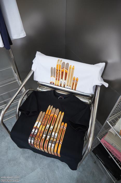 今年の冬は着こなし最安値ブランド 品 激安 通販半袖TシャツLOUIS VUITTON_0_1