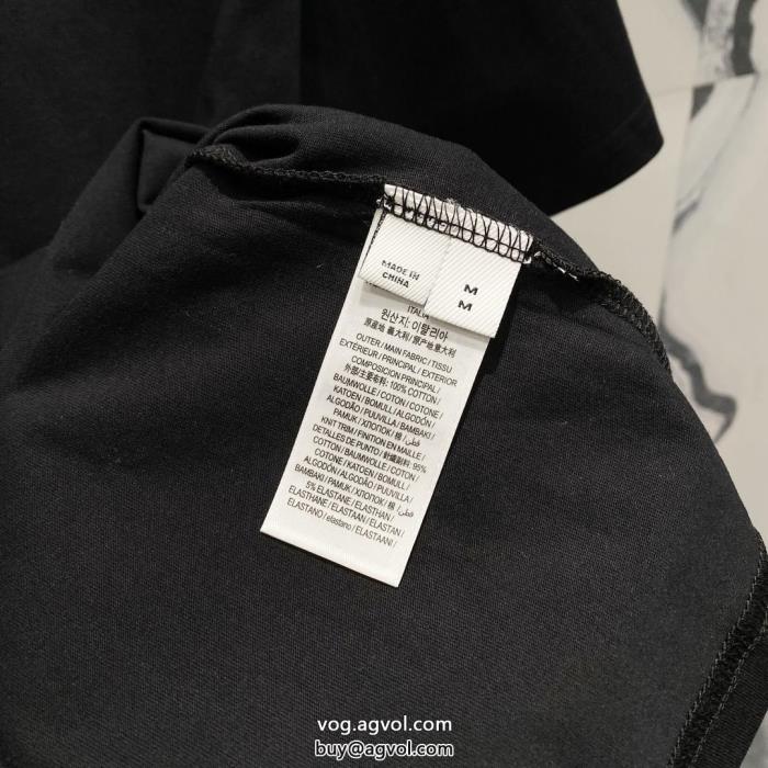 偽 ブランド バーバリー涼しげな印象の王道コンビ半袖Tシャツ_0_0