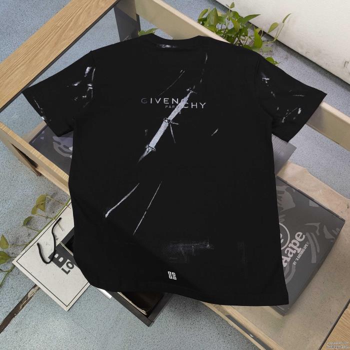 SS23カッコいい 完売在庫確保半袖Tシャツスーパー コピー 安心 ジバンシー_0_2