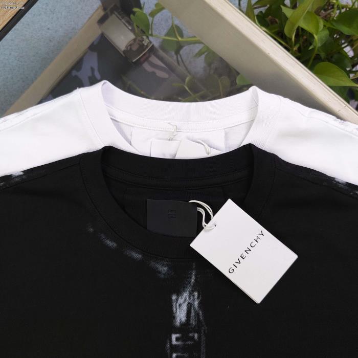 SS23カッコいい 完売在庫確保半袖Tシャツスーパー コピー 安心 ジバンシー_0_4