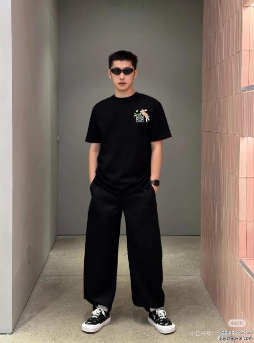 ブランド 激安高級感も漂い高級感のあるデザインLOEWE半袖Tシャツ_0_3