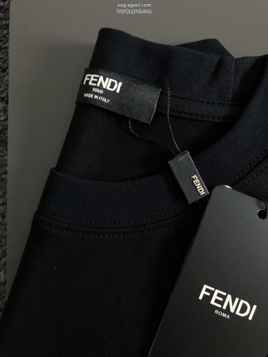 偽物 ブランドFENDINEW　新作 都会的な印象のスタイル半袖Tシャツ_0_1