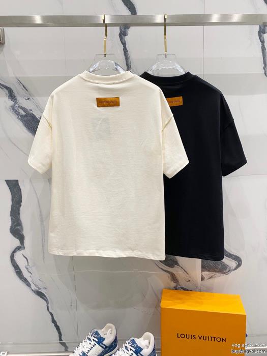大人の余裕が漂うSS23完売必至コピー ブランド 販売半袖Tシャツルイ ヴィトン_0_1