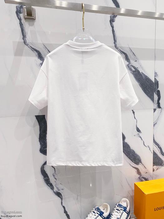 半袖Tシャツ偽物 通販 リッチな印象に2025秋冬の流行りの新品フェンディ_0_3