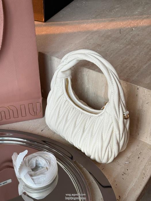 限定生産品今季はファション感漂うコピー 通販MIUMIUバッグ_0_1