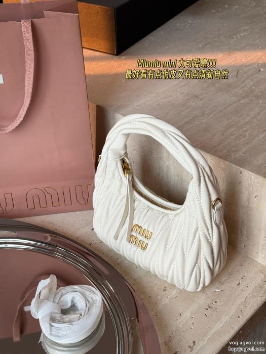 限定生産品今季はファション感漂うコピー 通販MIUMIUバッグ_0_2
