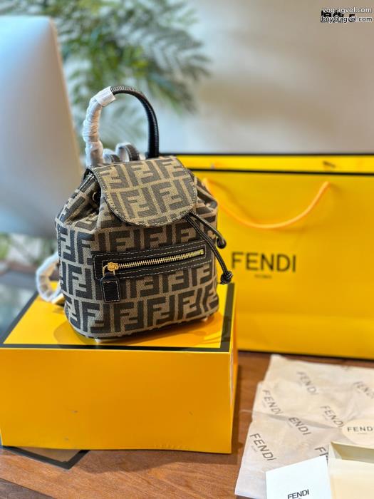 FENDIコピー ブランド 通販 安心人気商品冬の注目2025ブランド新作バッグ_0_1