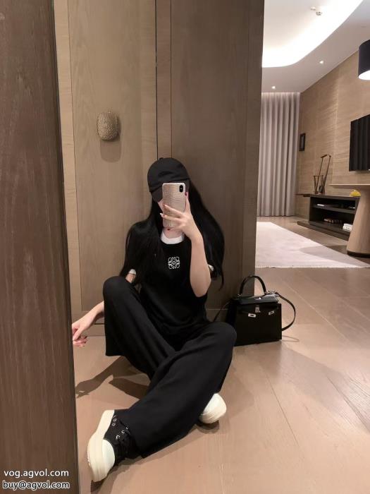 ブランド コピー 激安最安価格新品雑誌にも人気掲載アイテムセットLOEWE_0_2