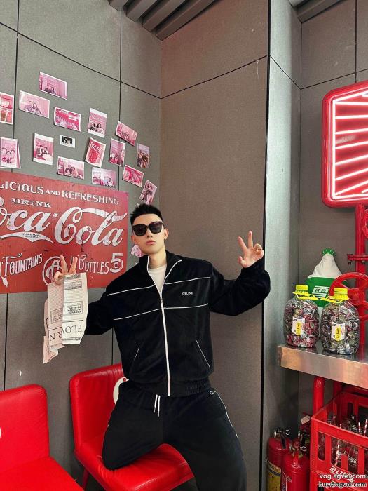 セリーヌファッションの最先端！希少！取り扱い店舗限定激安 通販 ブランドコート_0_2