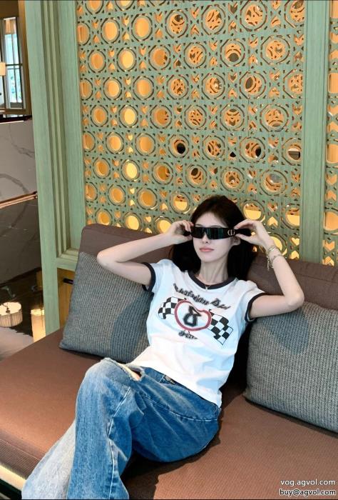 半袖Tシャツスーパー コピー 品今流行春らしい繊細なアイテムDIOR_0_1