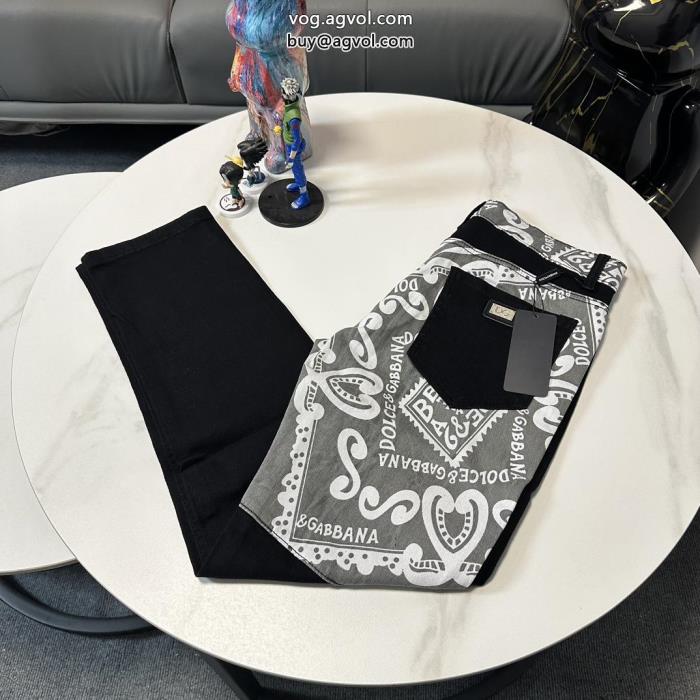 風合いが魅力大人な印象が溢れ出るDolce&Gabbanaブランド コピージーンズ_0_2