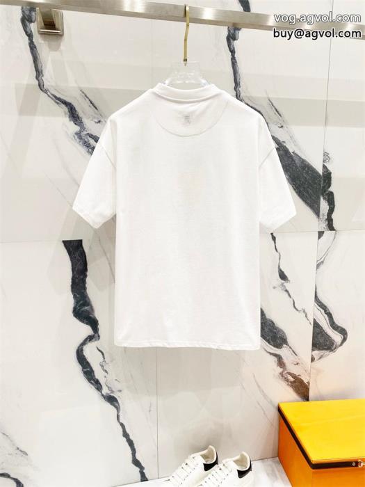 素敵なスタイルで夏の定番春先に注目を集めるFENDIブランド コピー 優良半袖Tシャツ_0_2