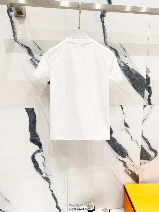 半袖TシャツMIUMIU偽 ブランド 販売夏らしい品格が漂う2025年夏最新作_0_4