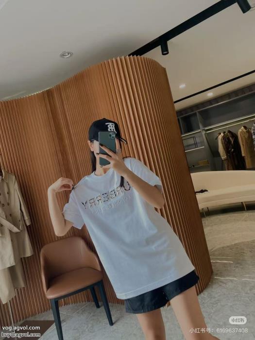 偽 ブランドBURBERRY早い者勝ち毎シーズン人気が高い半袖Tシャツ_0_4