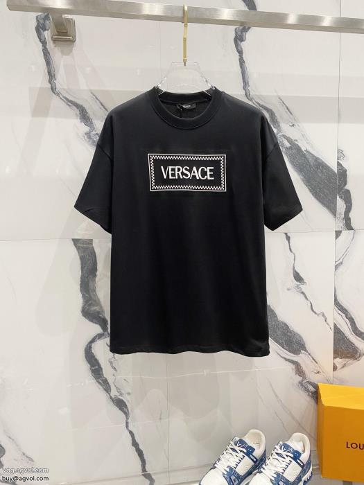 半袖Tシャツ大人気限定カラー2025を感じさせるVERSACE偽物 ブランド 販売_0_0