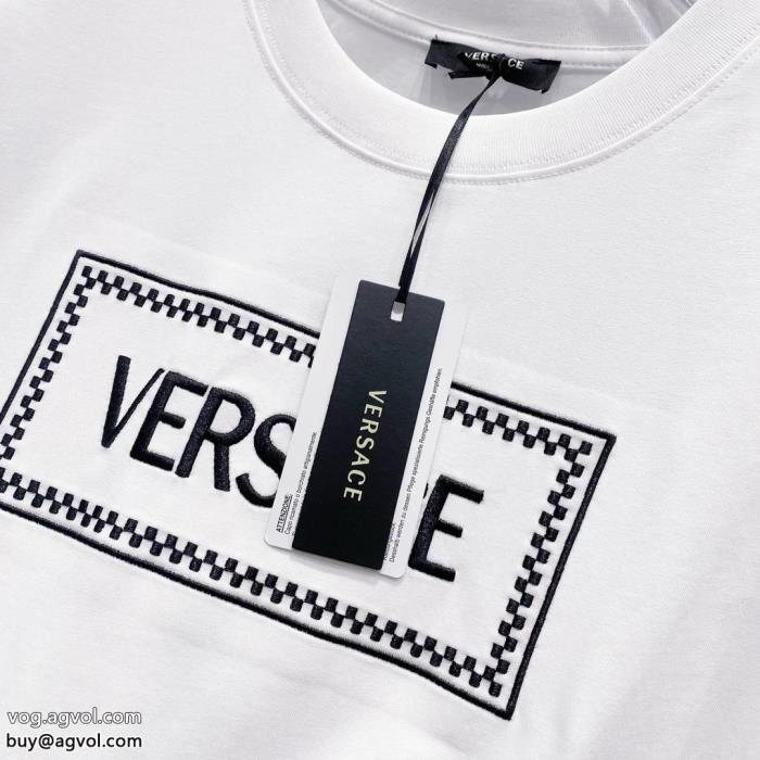 半袖Tシャツ大人気限定カラー2025を感じさせるVERSACE偽物 ブランド 販売_0_3