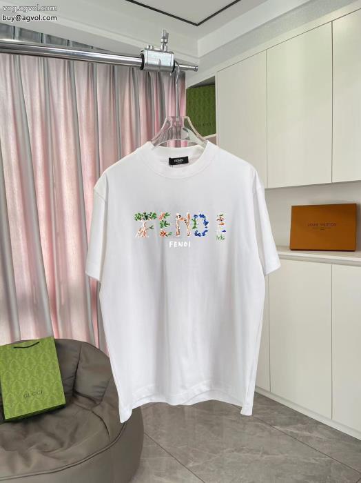 偽物 ブランドFENDI半袖Tシャツ毎シーズン人気が高い狙い目_0_2