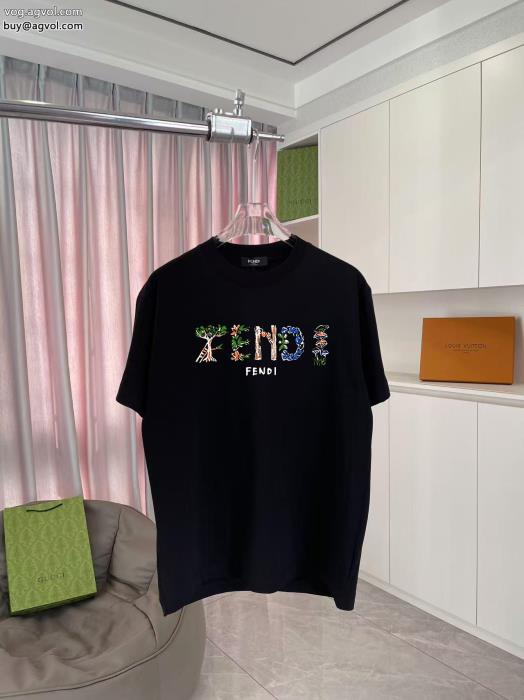 偽物 ブランドFENDI半袖Tシャツ毎シーズン人気が高い狙い目_0_3
