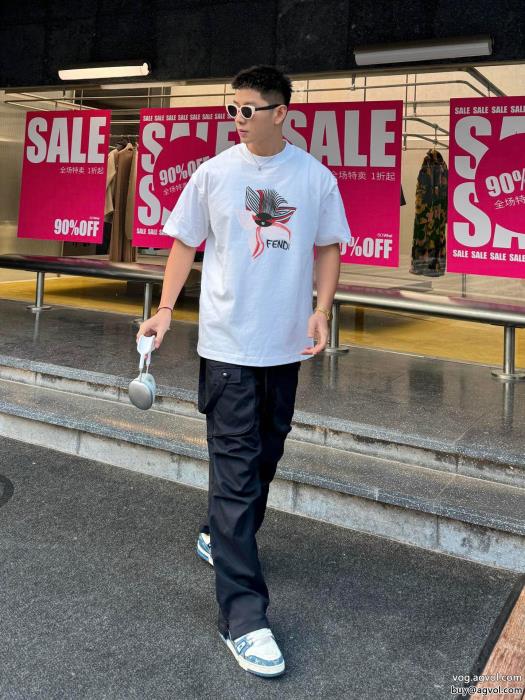 着心地良くお洒落上級者半袖Tシャツフェンディブランド コピー 着払い_0_1