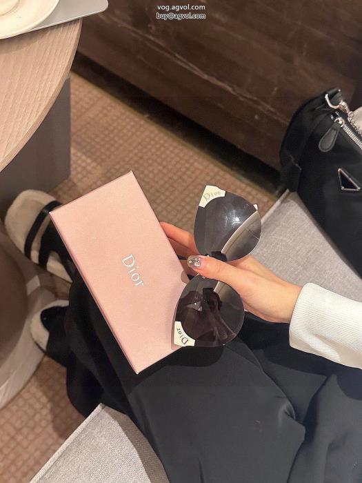 偽物 通販 サングラスヘルシー 抜け感重視大人の雰囲気たっぷりDIOR_0_1