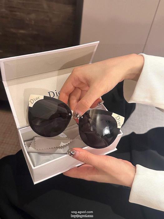 偽物 通販 サングラスヘルシー 抜け感重視大人の雰囲気たっぷりDIOR_0_2
