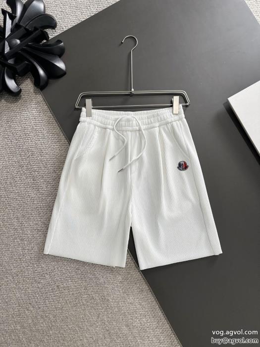 新作愛用セレブ多数今年らしい着こなしMONCLERセット偽物 ブランド 販売_0_4