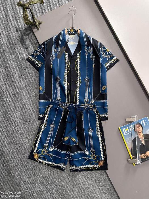 VERSACEセットラグジュアリーな雰囲気2025の新作ブランド コピー 品_0_1