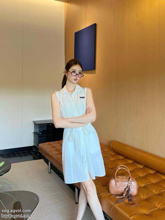 MIUMIU今年の2025先行販売新作新商品☆完売必至偽 ブランド ワンピース_0_4