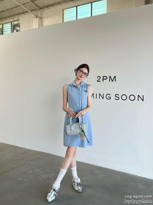 MIUMIU今年の2025先行販売新作新商品☆完売必至偽 ブランド ワンピース_0_5