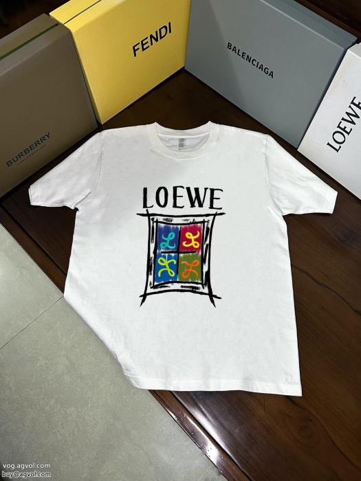 LOEWEブランド コピー  高級感も漂い暑い夏に軽やかな涼しげ半袖Tシャツ_0_2