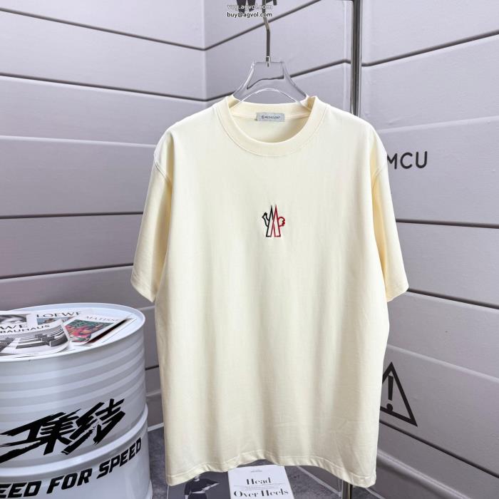 MONCLERコピー ブランド 優良半袖Tシャツ夏に向けて気になる大胆なデザイン_0_3