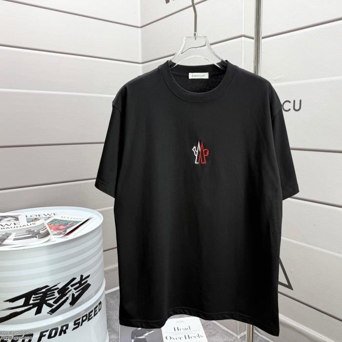 MONCLERコピー ブランド 優良半袖Tシャツ夏に向けて気になる大胆なデザイン_0_4