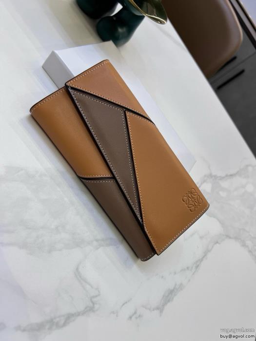 ブランド コピー 専門2025夏に意外と人気な新作きちんと感が抜群財布LOEWE_0_0