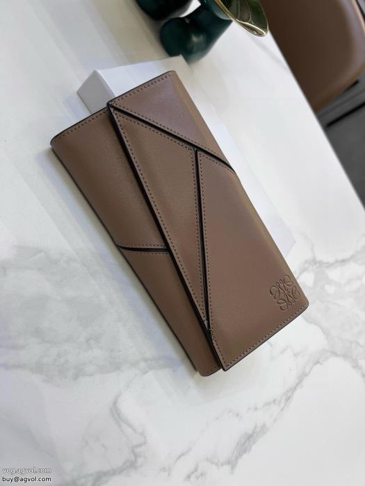 ブランド コピー 専門2025夏に意外と人気な新作きちんと感が抜群財布LOEWE_0_2