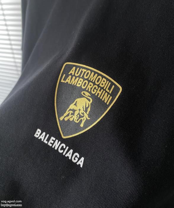 肌触りの着心地が良く 23AW お早目にブランド 激安balenciaga半袖Tシャツ_0_2