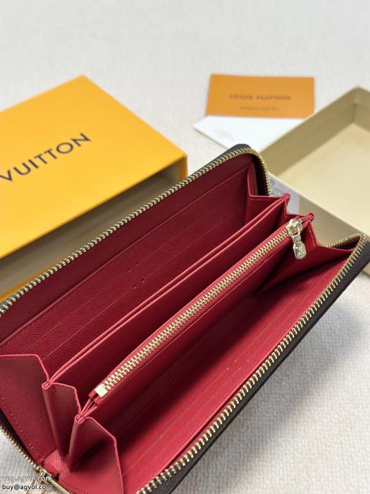 コピー ブランド 販売LOUIS VUITTON財布日本未上陸のブランドリッチな印象に_0_2