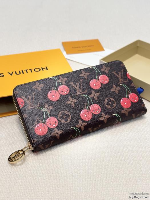 コピー ブランド 販売LOUIS VUITTON財布日本未上陸のブランドリッチな印象に_0_4
