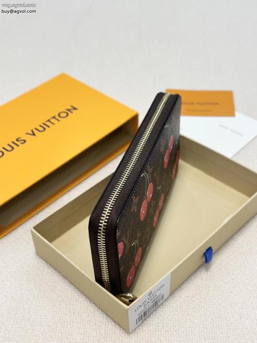 コピー ブランド 販売LOUIS VUITTON財布日本未上陸のブランドリッチな印象に_0_5