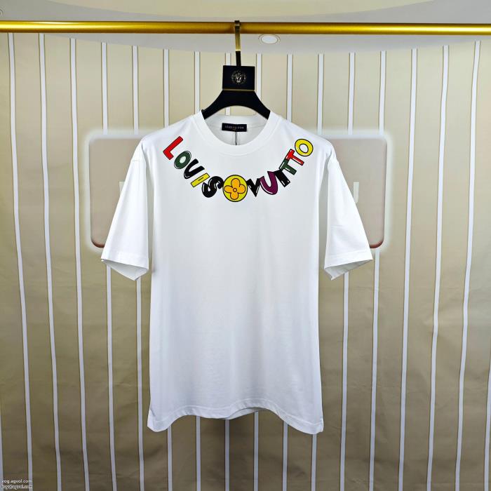 LOUIS VUITTONブランド 通販今年の2025先行販売新作最安に挑戦半袖Tシャツ_0_4